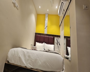 Hotel Rishi Palace,,3 star