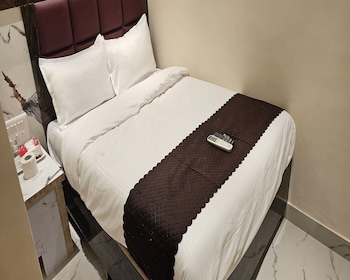 hotel rishi palace