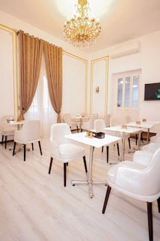 Downtown Antique Hotel,Seket Al Monakh,3 star