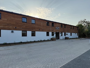 The Barn Hotel,,4 star