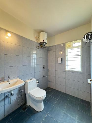 Alcove Stays,,3 star