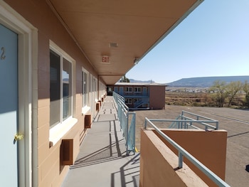 Leisure Lodge Motel,,2 star