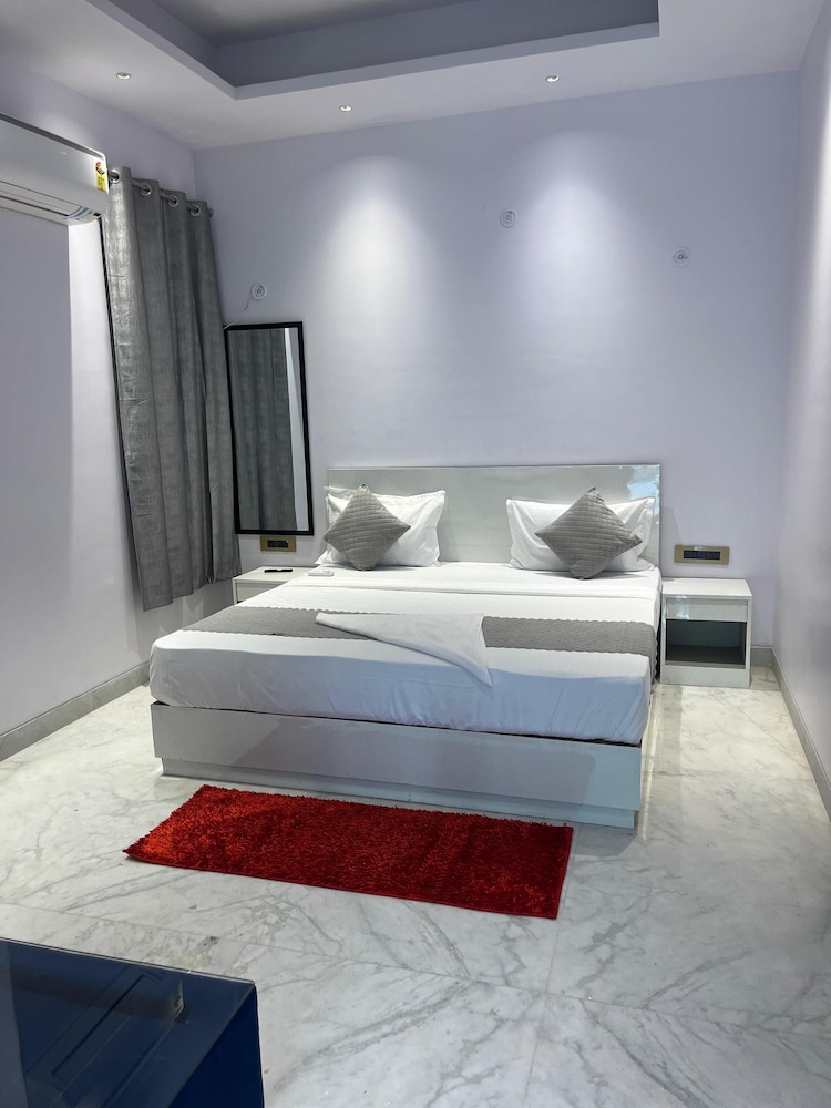 hotel white house