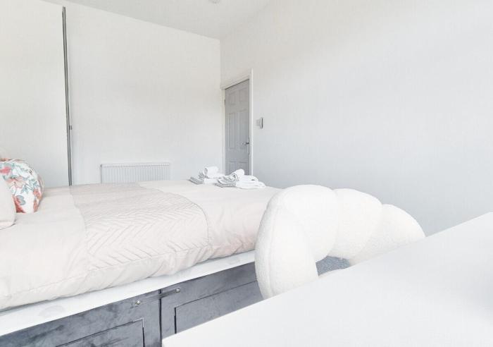 stylish and modern 2br flat