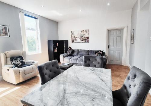 stylish and modern 2br flat