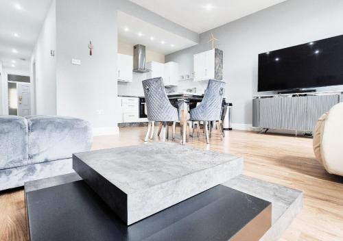 stylish and modern 2br flat