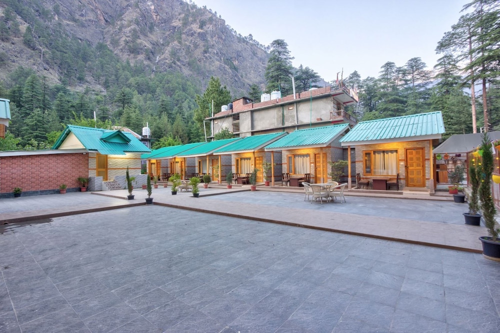 aman place by hotel malabar kasol