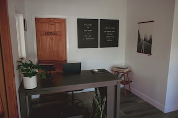 The Spinn,114 Laneda Ave,2 star