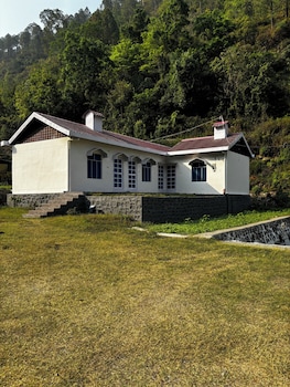 Geeta Ji - Forest Retreat,,3 star