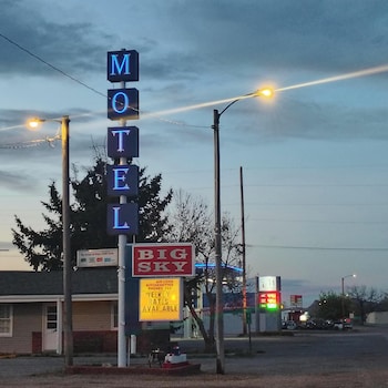Big Sky Motel,209 Main Ave S,2 star