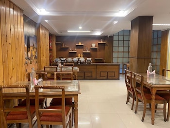 orangepetal comfort himalayan resort