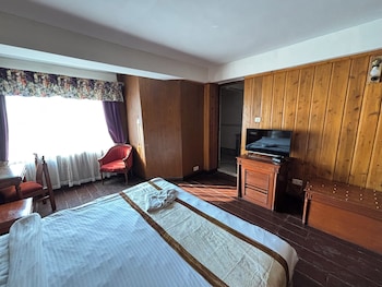 orangepetal comfort himalayan resort