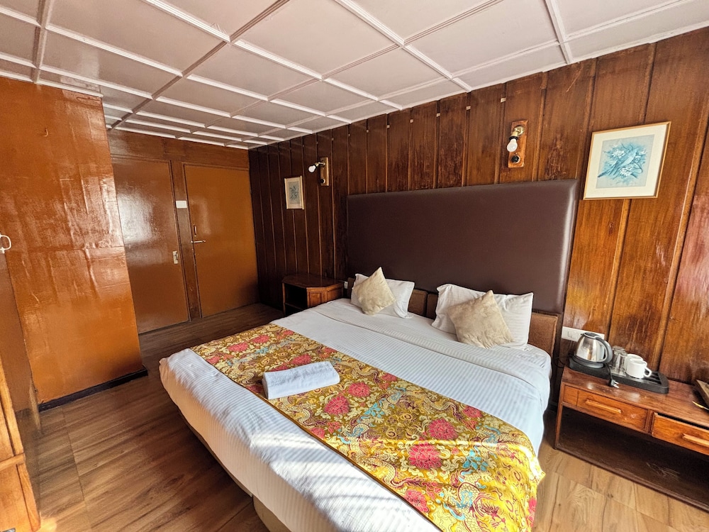 orangepetal comfort himalayan resort