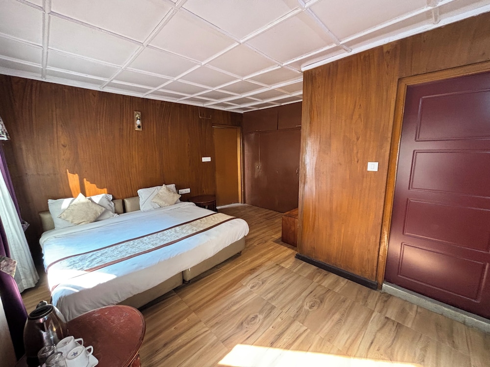 orangepetal comfort himalayan resort