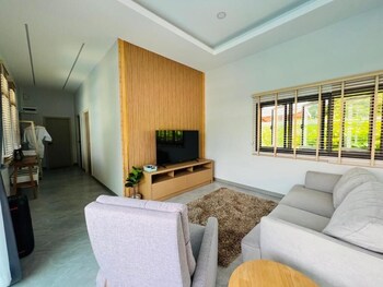 Songmee Pool Villa Nikompattana,,2 star