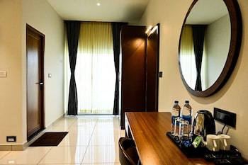 hotel s s international