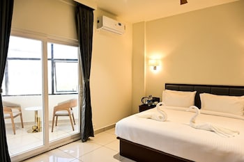 hotel s s international