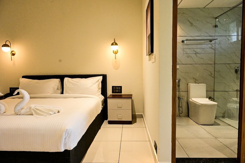 hotel s s international