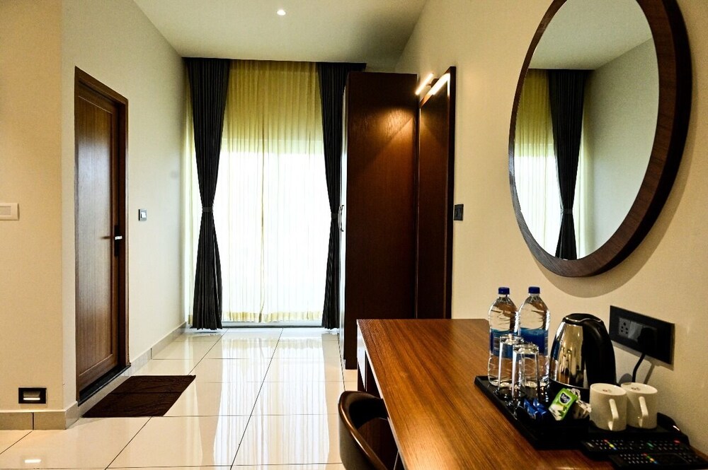 hotel s s international