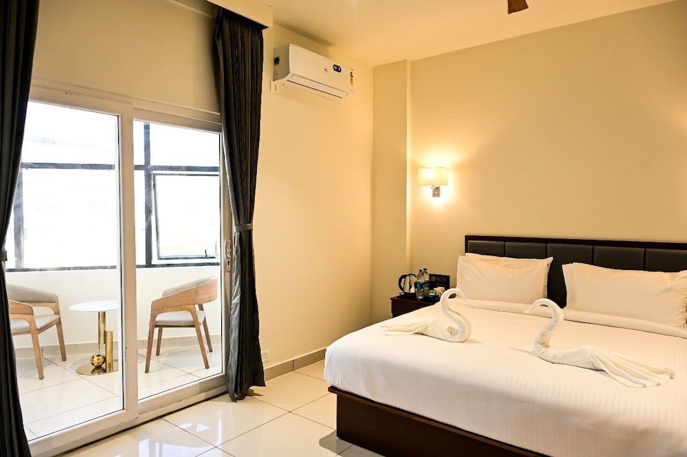 hotel s s international