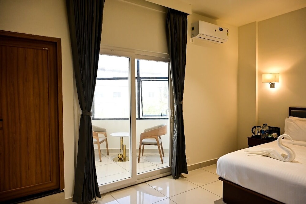 hotel s s international