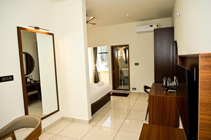 hotel s s international