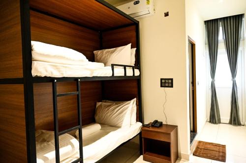 hotel s s international