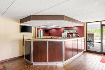 Econo Lodge Hickory,,2 star
