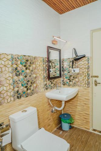 Le Karaj Meadows,,2 star