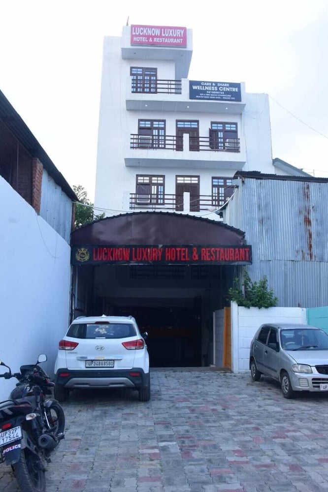 lucknow luxury hotel and restaurant