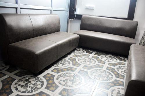 Lucknow Luxury Hotel And Restaurant,,2 star