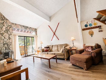 Eagle Summit Collection,3235 Meridian Blvd,3 star