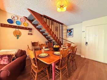 Eagle Summit Collection,3235 Meridian Blvd,3 star