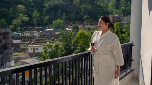 Perfectstayz Premium Mystic Falls Near Secret Waterfall,,3 star