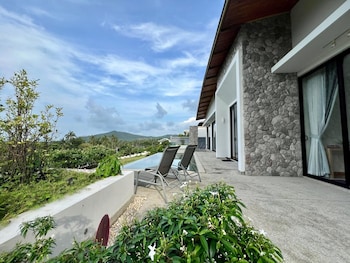 michel tropical seaview pool villas