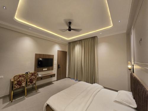 Hotel Divine Banaras,,2 star