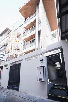 mitr inn mrt samyot station the grand