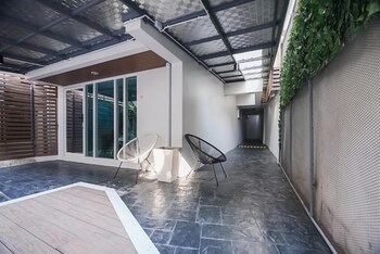 mitr inn mrt samyot station the grand