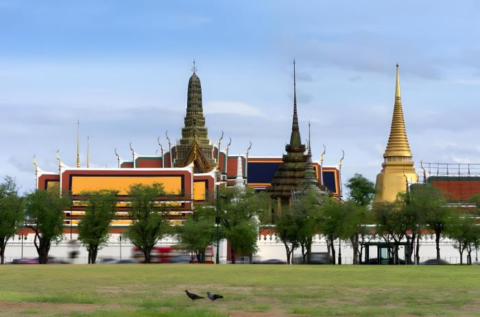 mitr inn mrt samyot station the grand