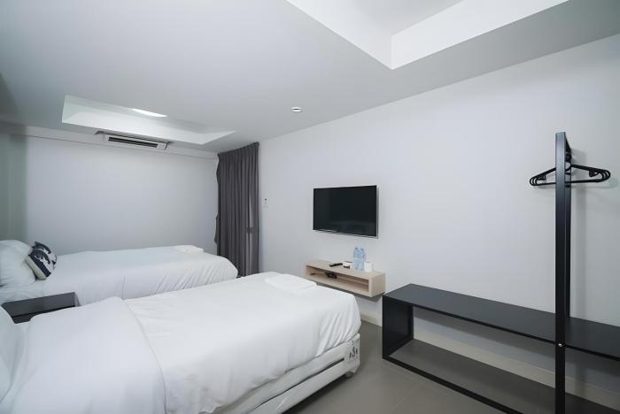 mitr inn mrt samyot station the grand