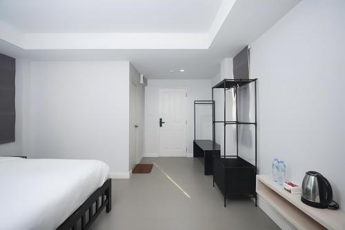 mitr inn mrt samyot station the grand