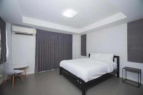 mitr inn mrt samyot station the grand