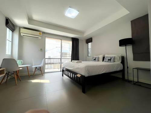 mitr inn mrt samyot station the grand