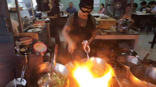 mitr inn mrt samyot station the grand