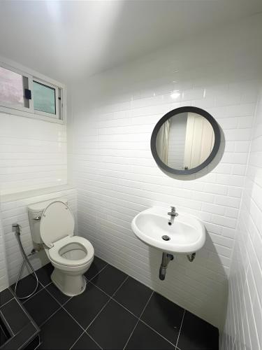 mitr inn mrt samyot station the grand