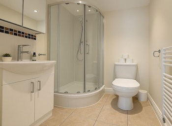 modern 2 bed flat heart of wembley
