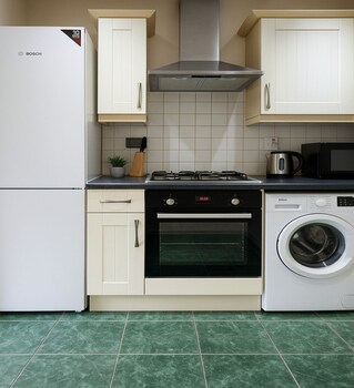 modern 2 bed flat heart of wembley
