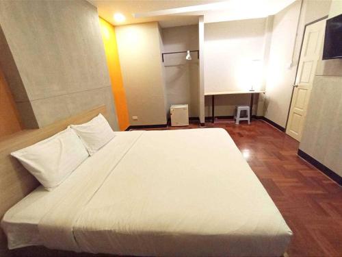 go inn silom road bts saint louis