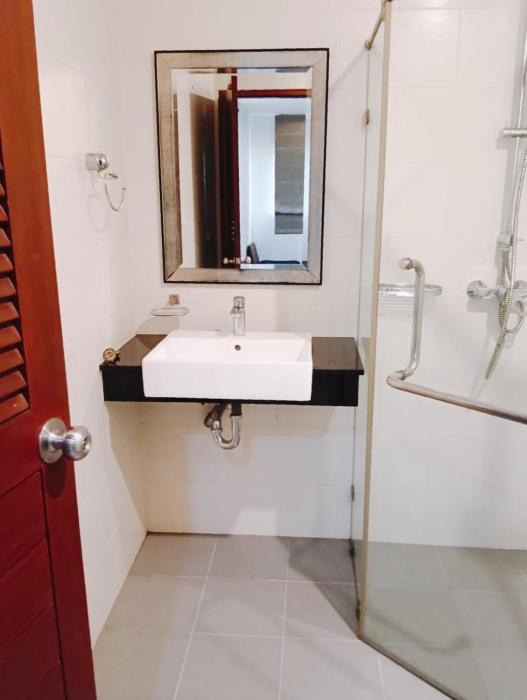 yon inn sukhumvit 4 bts nana