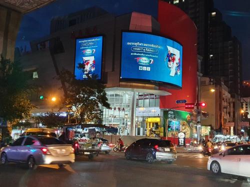 yon inn sukhumvit 4 bts nana